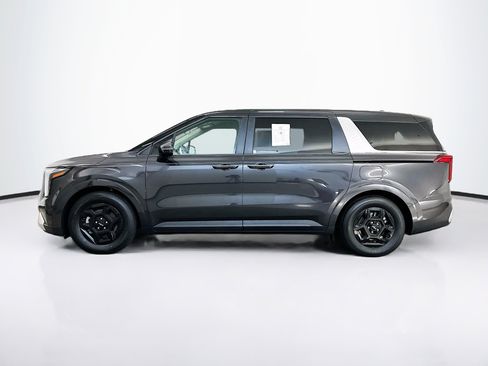 Used 2026 Kia Carnival FWD image 4