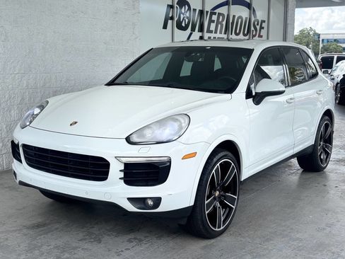 Used 2017 Porsche Cayenne Platinum Edition w/ Premium Package (PJV) image 2