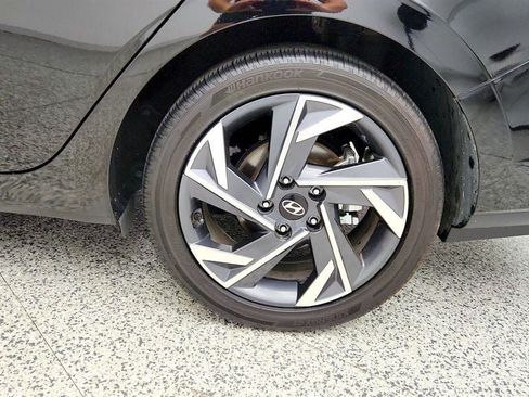 Used 2025 Hyundai Elantra SEL FWD image 9