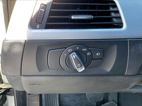 Used 2012 BMW 328i Convertible image 12