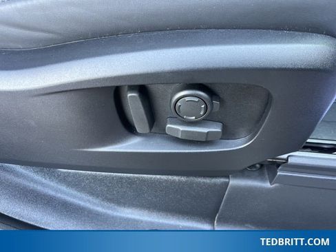 Used 2024 Land Rover Defender 90 V8 image 18