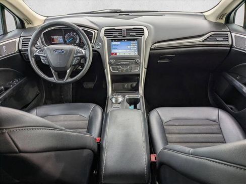 Used 2017 Ford Fusion SE image 19