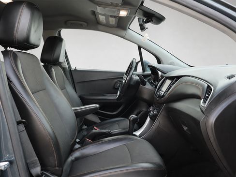 Used 2022 Chevrolet Trax LT w/ LT Convenience Package AWD/4WD image 21