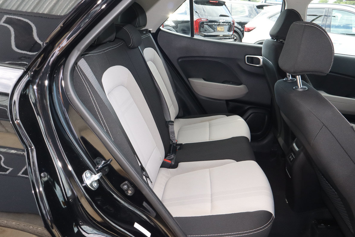 Used 2025 Hyundai Venue SEL FWD image 23