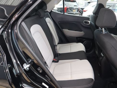 Used 2025 Hyundai Venue SEL FWD image 23
