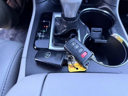 Used 2014 Toyota Highlander Limited w/ Driver Technology Package image 45