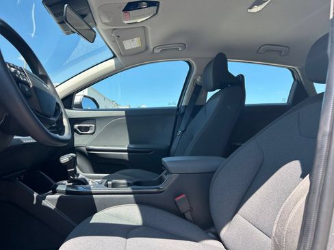 Used 2025 Kia K4 FWD image 22