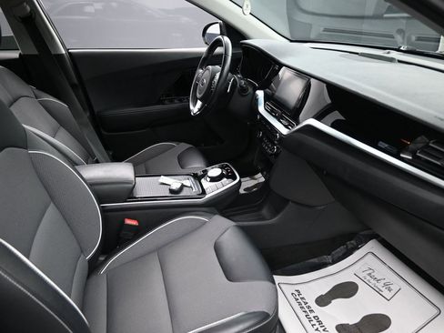 Used 2020 Kia Niro EX image 36