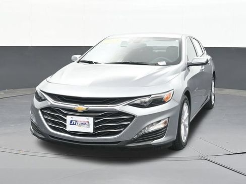 Used 2025 Chevrolet Malibu LT FWD image 2
