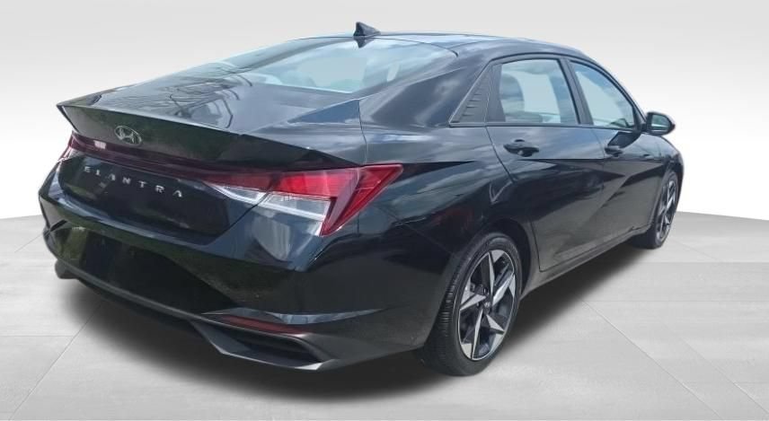 Used 2023 Hyundai Elantra SEL w/ Convenience Package FWD image 4