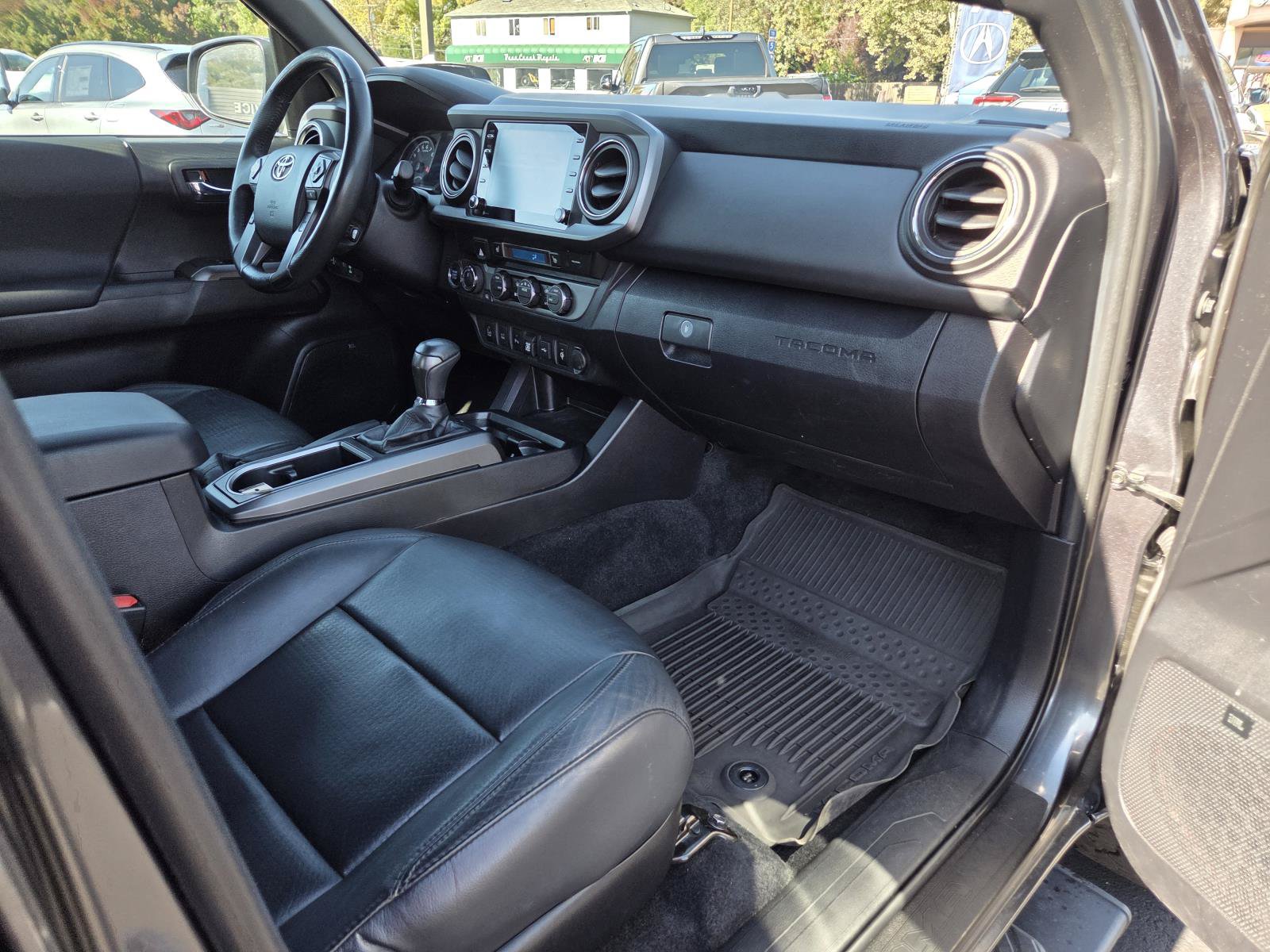 Used 2021 Toyota Tacoma TRD Off-Road w/ TRD Premium Off Road Package AWD/4WD image 21