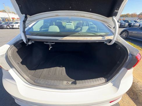 Used 2017 Hyundai Elantra SE w/ Cargo Package image 9