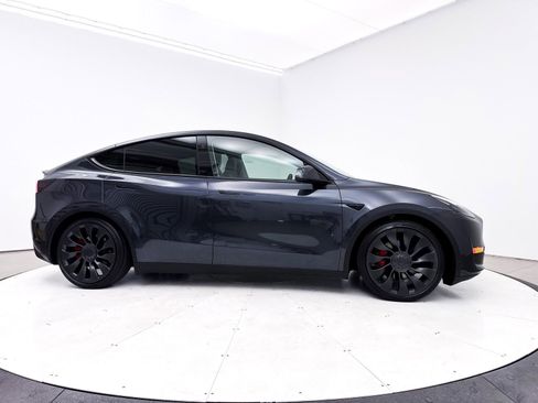 Used 2024 Tesla Model Y Performance AWD/4WD image 39
