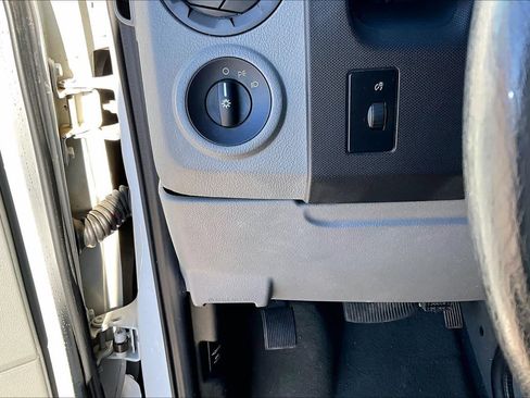 Used 2009 Ford E-350 and Econoline 350 XLT image 27