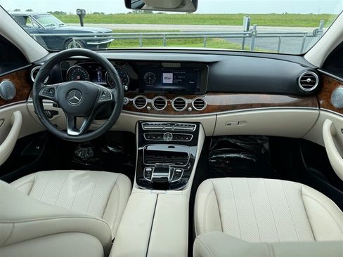 Used 2017 Mercedes-Benz E 300 4MATIC image 14