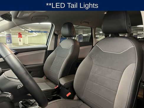 Used 2024 Volkswagen Taos SE image 18