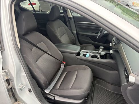 Used 2023 Nissan Altima 2.5 SV w/ SV Premium Package FWD image 18