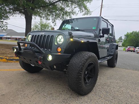 Used 2015 Jeep Wrangler Unlimited Sport w/ Max Tow Package AWD/4WD image 2