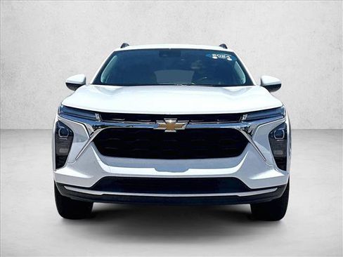 Used 2024 Chevrolet Trax LT w/ Driver Confidence Package FWD image 3