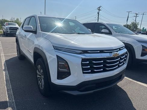 Used 2026 Chevrolet Equinox LT FWD image 3