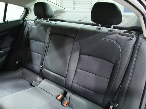Used 2018 Chevrolet Cruze LT w/ Convenience Package FWD image 28