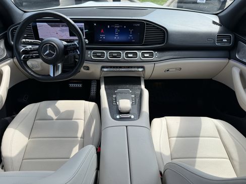 Used 2025 Mercedes-Benz GLS 450 4MATIC image 12