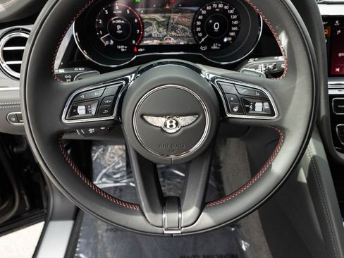 Certified 2025 Bentley Bentayga AWD/4WD image 38