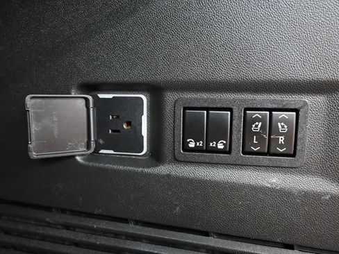 Used 2022 Chevrolet Tahoe Premier AWD/4WD image 26
