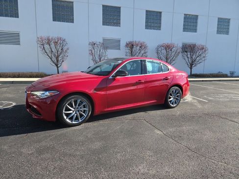 Used 2017 Alfa Romeo Giulia Ti image 2