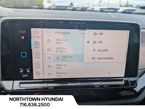 Used 2025 Volkswagen Atlas SE image 23