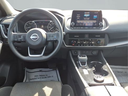 Used 2024 Nissan Rogue SV image 4