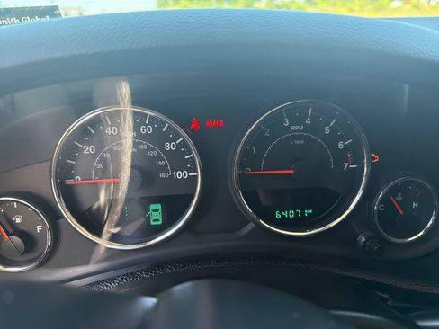 Used 2016 Jeep Wrangler Unlimited Sahara w/ Connectivity Group AWD/4WD image 15