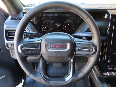 Used 2025 GMC Yukon AT4 AWD/4WD image 22