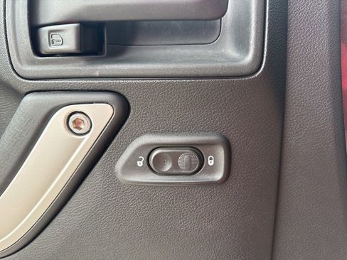 Used 2016 Jeep Wrangler Unlimited Sahara w/ Connectivity Group image 30