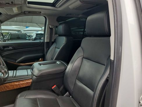 Used 2019 Chevrolet Suburban Premier AWD/4WD image 15