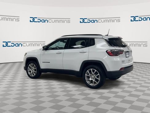 Used 2023 Jeep Compass Latitude AWD/4WD image 6