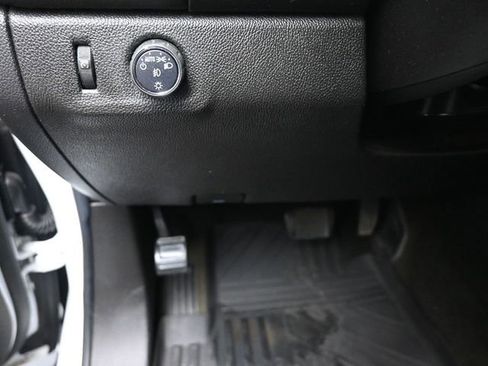 Used 2018 GMC Canyon SLE w/ SLE Convenience Package image 16