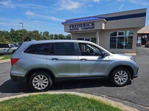 Used 2019 Honda Pilot LX image 3
