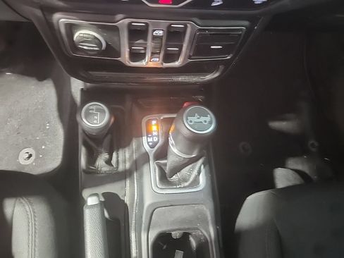 Used 2018 Jeep Wrangler Unlimited Sport S AWD/4WD image 11