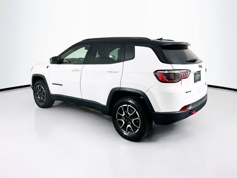 Used 2025 Jeep Compass Trailhawk AWD/4WD image 5