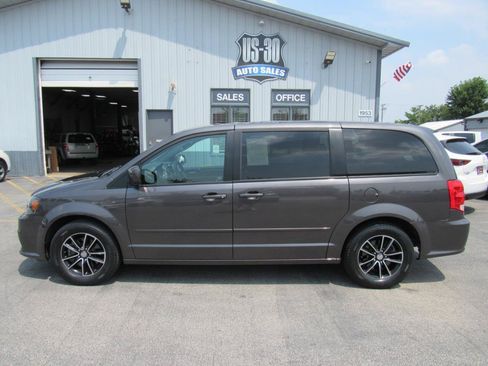 Used 2015 Dodge Grand Caravan SXT FWD image 3