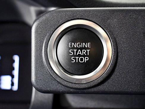 Used 2025 Toyota 4Runner SR5 AWD/4WD image 26