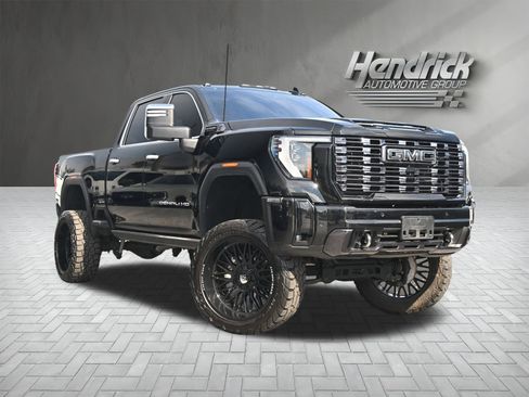 Used 2025 GMC Sierra 2500 Denali Ultimate image 2