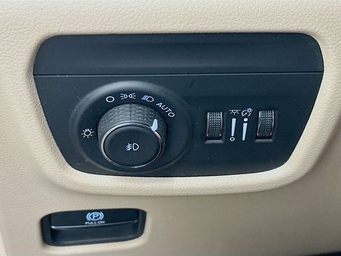 Used 2023 Jeep Grand Cherokee L Limited w/ Luxury Tech Group II AWD/4WD image 17