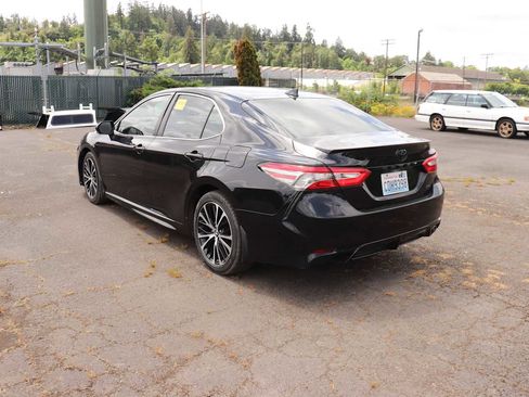 Used 2019 Toyota Camry SE w/ Convenience Package FWD image 7