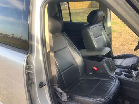 Used 2019 Ford Flex SE image 12