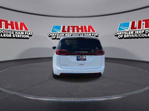 New 2027 Chrysler Pacifica Select FWD image 7