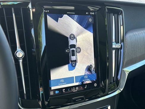 Certified 2024 Volvo V90 B6 Cross Country Plus w/ Climate Package image 13