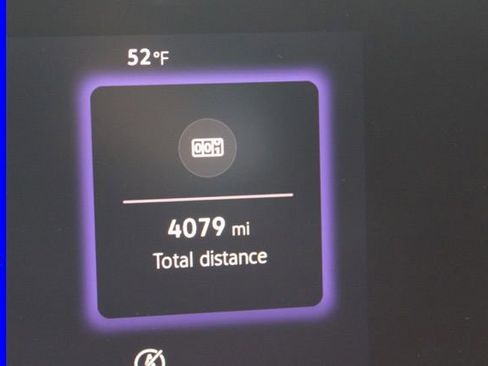 Used 2025 Volkswagen Tiguan SE w/ Panoramic Sunroof Package image 37