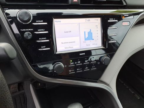 Used 2020 Toyota Camry LE FWD image 33